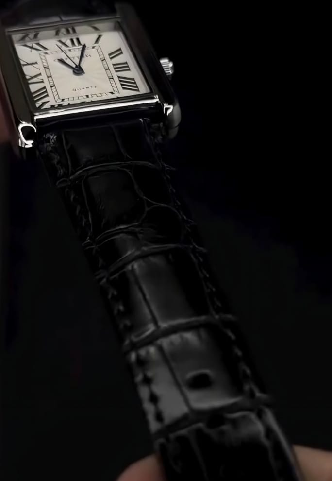 Cartier Tank LUXXRY.STORE